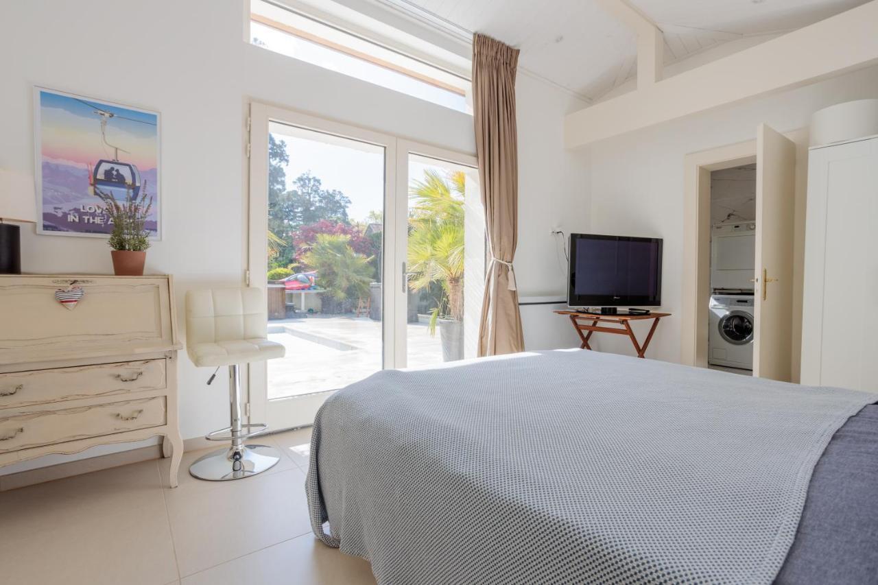 Mont-blanc Poolhouse Villa *