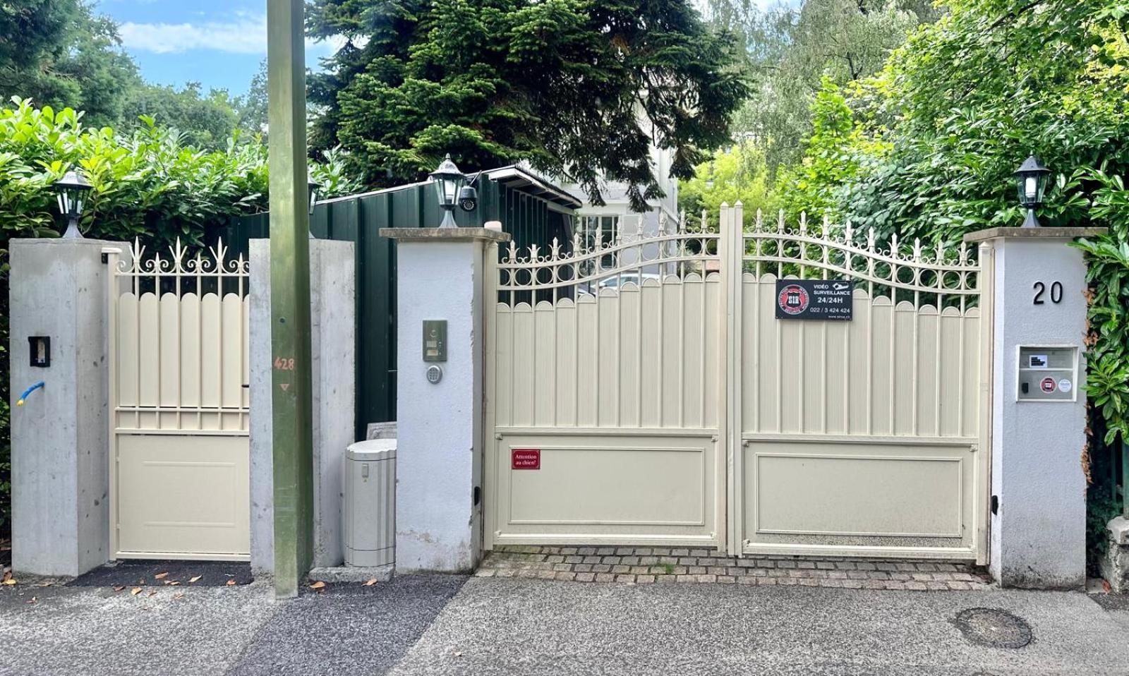 Mont-blanc Poolhouse Villa *